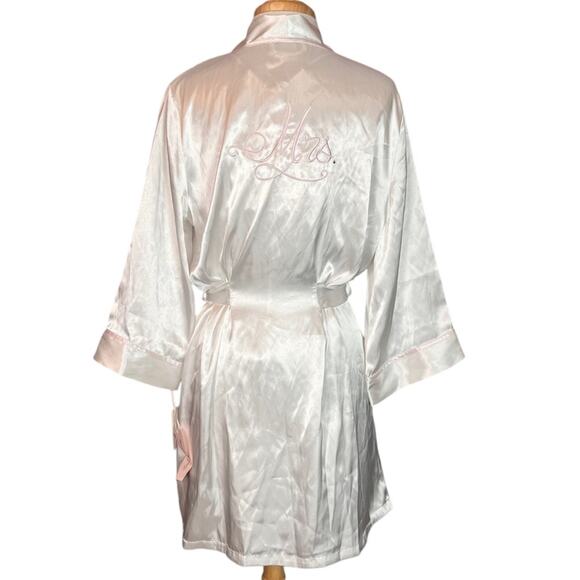 Linea Donatella Ivory 2 Pc Short Chemise & Embroidered Mrs. Robe Set Medium NWT - Picture 4 of 13